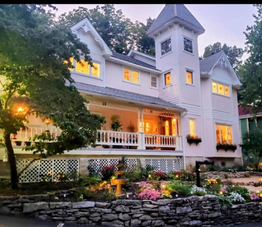 Inn At Rose Hall Eureka Springs Exterior photo